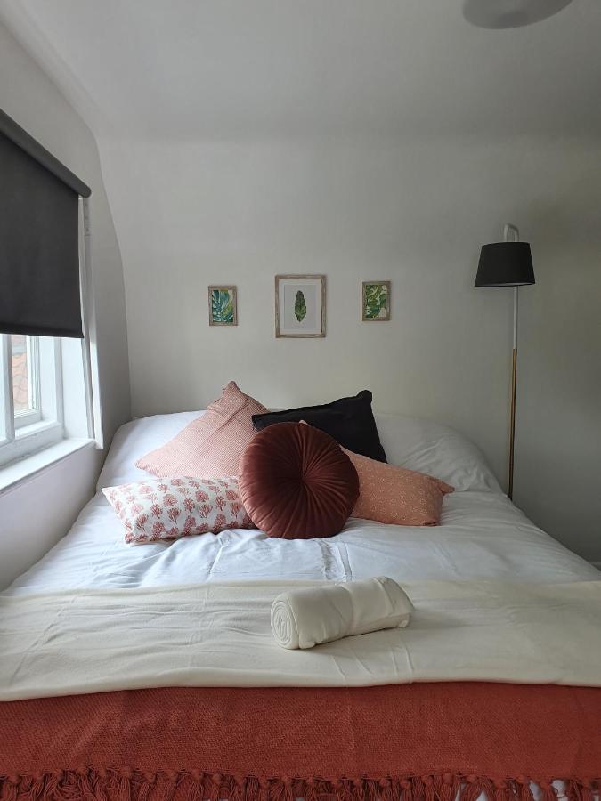 Grade I Listed Luxury Apartment In Hertfordshire Ware Bagian luar foto